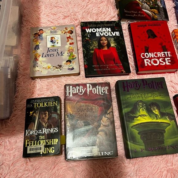 Books - Picture 3 of 16